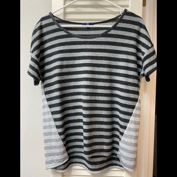 🖤Gap • black & gray top • S • EUC - Picture 1 of 4